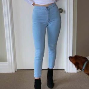 Light wash blue stretchy jeans
